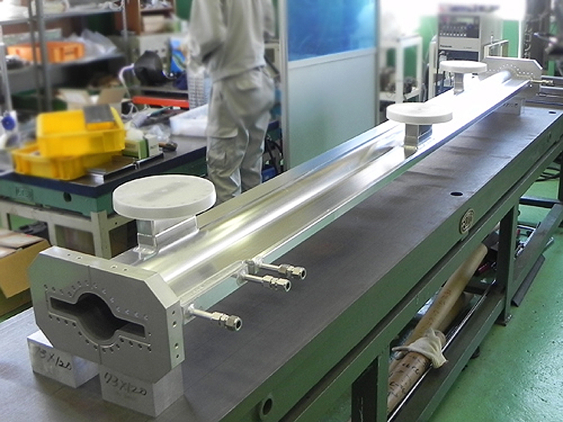 アルミ製長尺真空ダクト