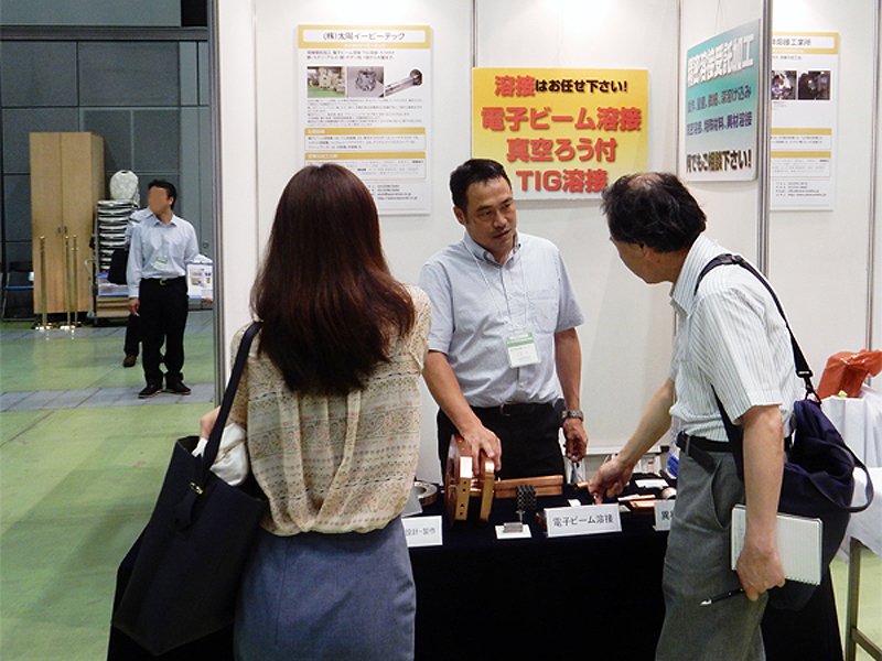 お客様に弊社の技術を説明