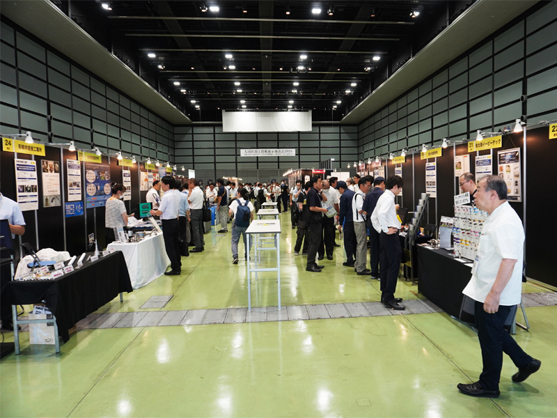 会場のようす 右端が弊社の展示ブース